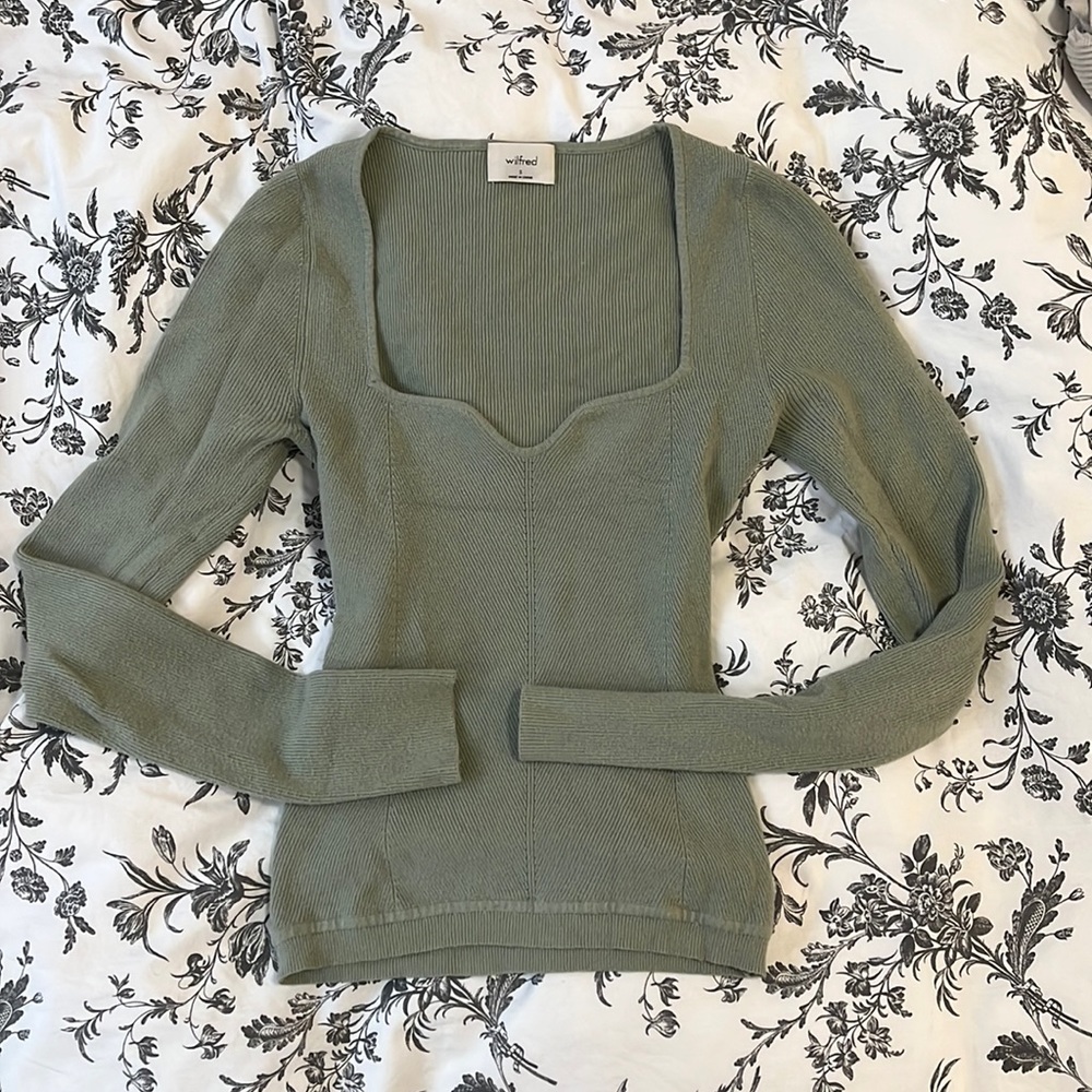 wilfred / aritzia | sage green sweetheart long sleeve | size S